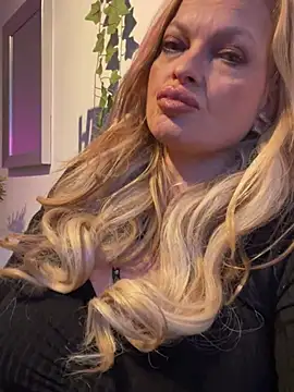 Snapshot of Lisavontease chatting on January 2026 03:52:01 PM Lisavontease online show from January 2026 03:52:01 PM