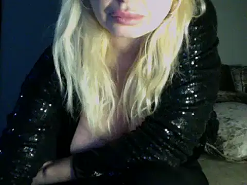 Snapshot of Lisavontease chatting on February 2025 09:18:02 AM Lisavontease online show from February 2025 09:18:02 AM