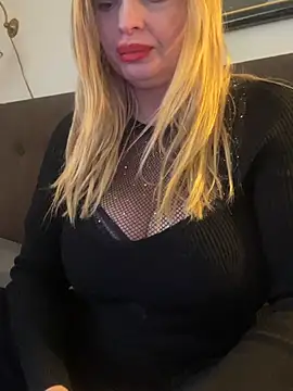 Lisavontease online show from April 2026 02:19:01 PM