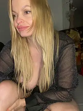Snapshot of Lisavontease chatting on June 2026 09:42:01 PM Lisavontease online show from June 2026 09:42:01 PM