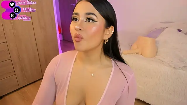 Snapshot of Queen_liana chatting on January 2025 05:49:01 AM Queen liana online show from January 2025 05:49:01 AM