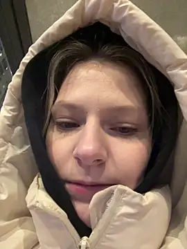 Snapshot of MaryHiggins chatting on November 2025 08:42:02 PM MaryHiggins online show from November 2025 08:42:02 PM