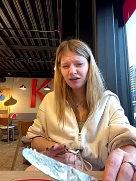 Snapshot of MaryHiggins chatting on November 2025 12:59:01 PM MaryHiggins online show from November 2025 12:59:01 PM