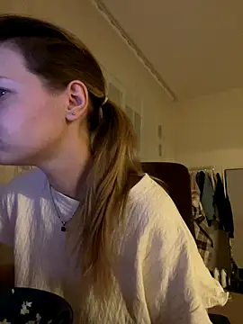 Snapshot of MaryHiggins chatting on November 2025 02:39:01 PM MaryHiggins online show from November 2025 02:39:01 PM