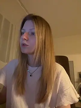 Snapshot of MaryHiggins chatting on November 2025 04:01:02 PM MaryHiggins online show from November 2025 04:01:02 PM