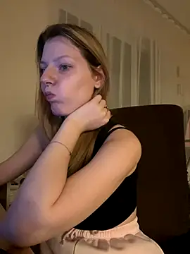 Snapshot of MaryHiggins chatting on November 2025 04:06:02 PM MaryHiggins online show from November 2025 04:06:02 PM