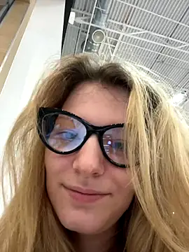 Snapshot of MaryHiggins chatting on November 2025 01:37:02 PM MaryHiggins online show from November 2025 01:37:02 PM