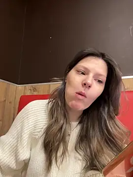 Snapshot of MaryHiggins chatting on November 2025 08:47:02 AM MaryHiggins online show from November 2025 08:47:02 AM