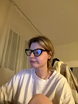 Snapshot of MaryHiggins chatting on November 2025 01:20:01 AM MaryHiggins online show from November 2025 01:20:01 AM