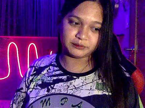 Snapshot of EmpressYna chatting on October 2025 01:16:02 AM EmpressYna online show from October 2025 01:16:02 AM