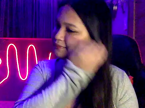 Snapshot of EmpressYna chatting on October 2025 09:38:01 PM EmpressYna online show from October 2025 09:38:01 PM