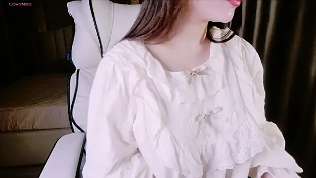 Snapshot of Girl__Funny chatting on March 2025 06:13:02 PM Girl  Funny online show from March 2025 06:13:02 PM