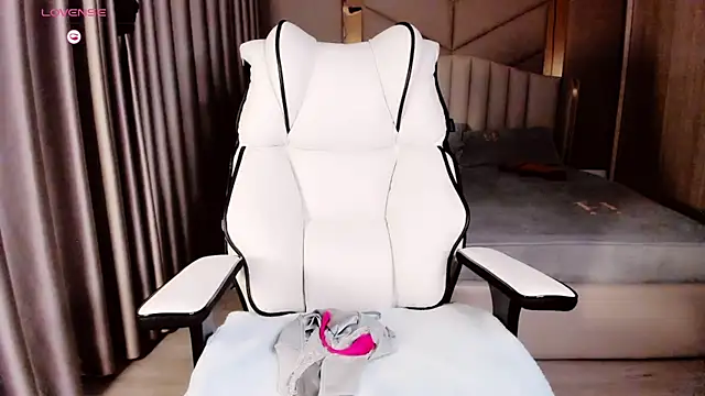 Snapshot of Girl__Funny chatting on October 2025 06:38:01 PM Girl  Funny online show from October 2025 06:38:01 PM