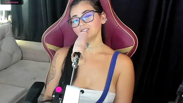 LauraColour online show from February 2026 11:55:02 PM