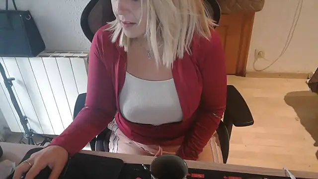 Snapshot of bekka__ chatting on October 2025 08:27:02 AM bekka online show from October 2025 08:27:02 AM