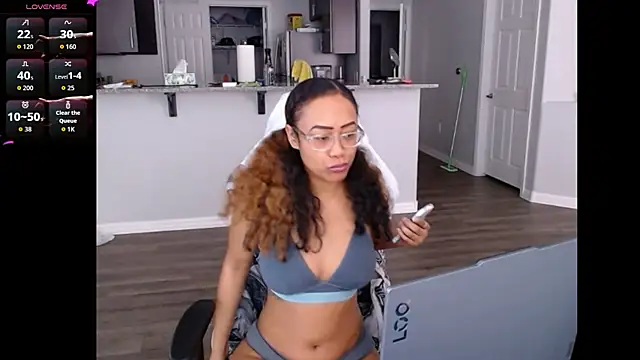 Snapshot of RylHoneyy chatting on June 2026 05:40:02 PM RylHoneyy online show from June 2026 05:40:02 PM