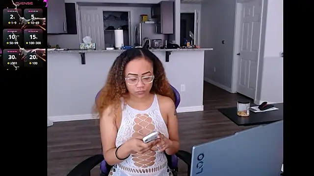 Snapshot of RylHoneyy chatting on July 2026 08:20:02 PM RylHoneyy online show from July 2026 08:20:02 PM