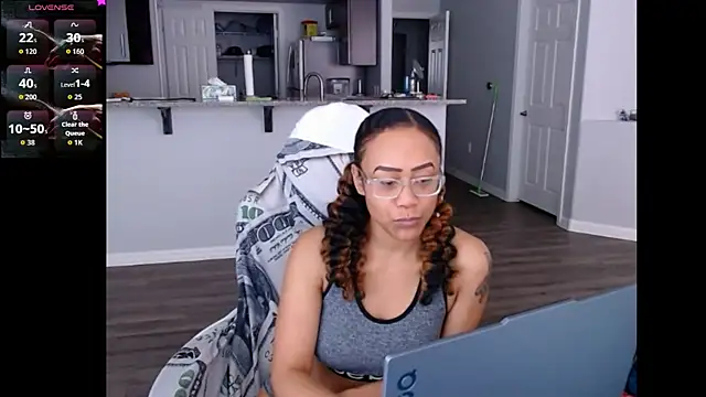 Snapshot of RylHoneyy chatting on June 2026 07:58:01 PM RylHoneyy online show from June 2026 07:58:01 PM