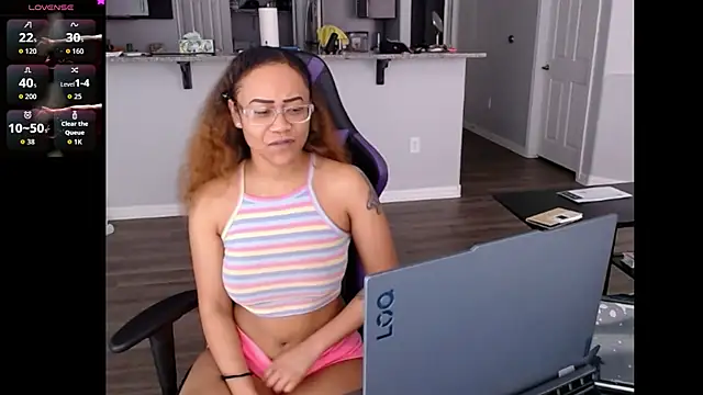 Snapshot of RylHoneyy chatting on July 2026 06:27:02 PM RylHoneyy online show from July 2026 06:27:02 PM