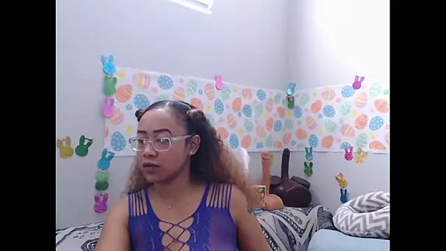 RylHoneyy online show from April 2026 06:03:01 PM