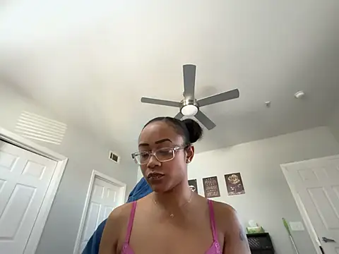 RylHoneyy online show from February 2026 05:20:02 PM