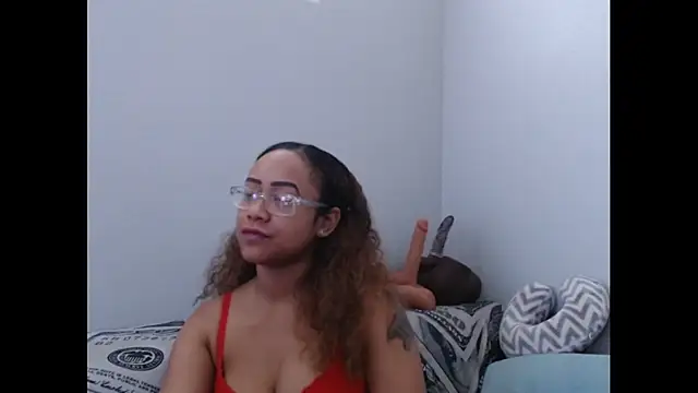 RylHoneyy online show from March 2026 04:18:02 PM