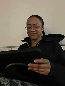 RylHoneyy online show from February 2026 02:06:01 PM