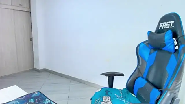 sophiax-x online show from February 2026 04:37:01 PM