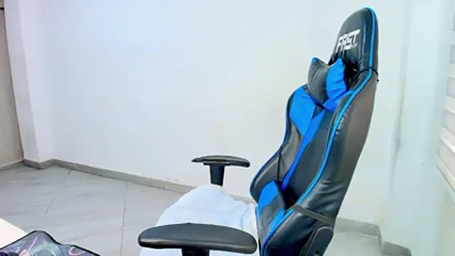 sophiax-x online show from March 2026 05:42:02 PM