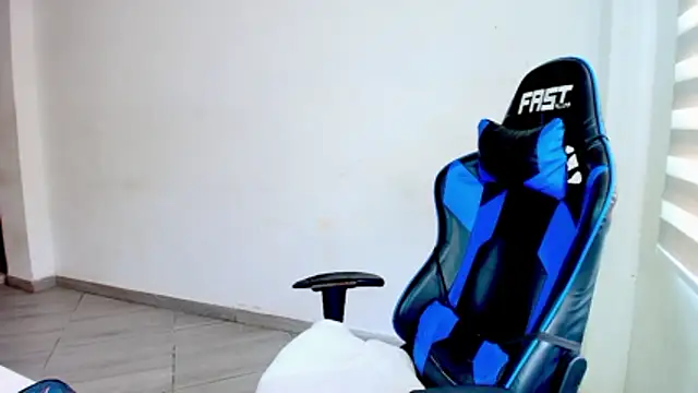 sophiax-x online show from March 2026 04:14:02 PM