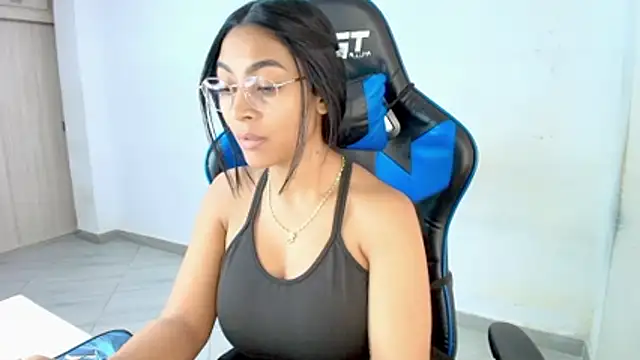 sophiax-x online show from February 2026 07:13:01 PM