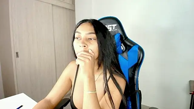 sophiax-x online show from January 2026 02:45:01 PM