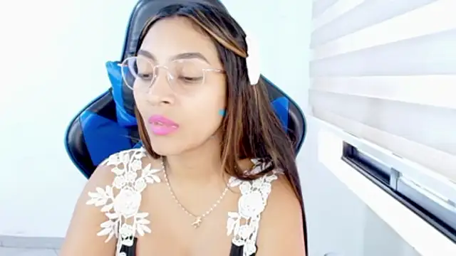sophiax-x online show from June 2026 10:40:02 PM