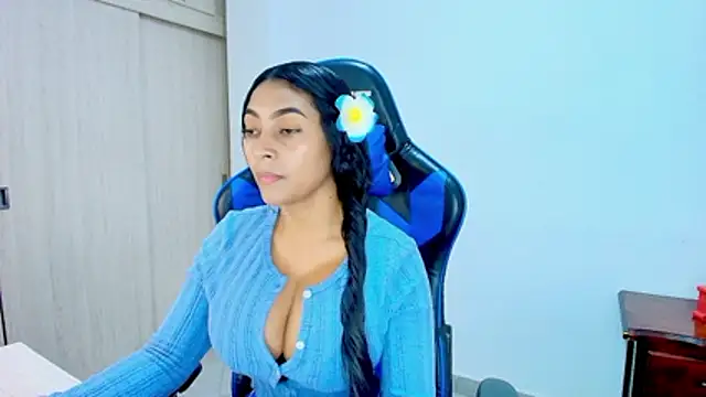 sophiax-x online show from December 2025 06:24:01 PM