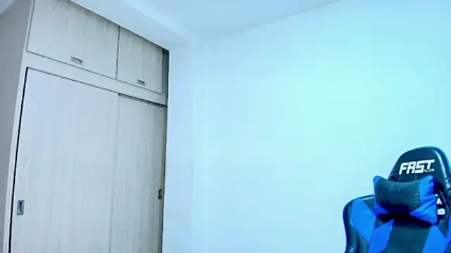 sophiax-x online show from January 2026 04:33:02 PM