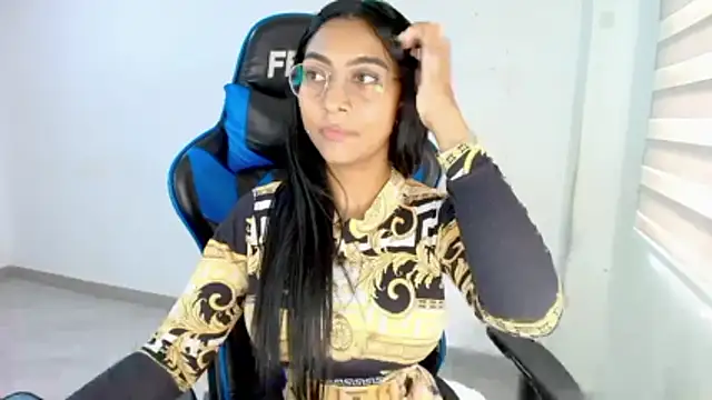 sophiax-x online show from February 2026 03:56:01 PM