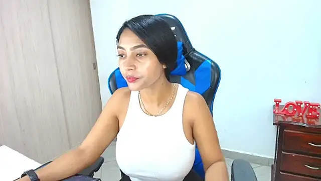 Snapshot of sophiax-x chatting on September 2025 04:14:02 PM sophiax-x online show from September 2025 04:14:02 PM