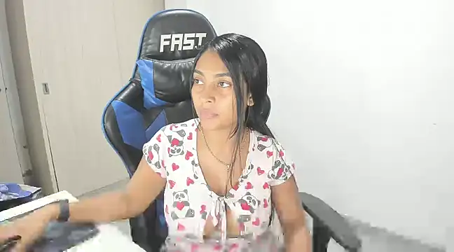 Snapshot of sophiax-x chatting on February 2025 08:49:02 PM sophiax-x online show from February 2025 08:49:02 PM