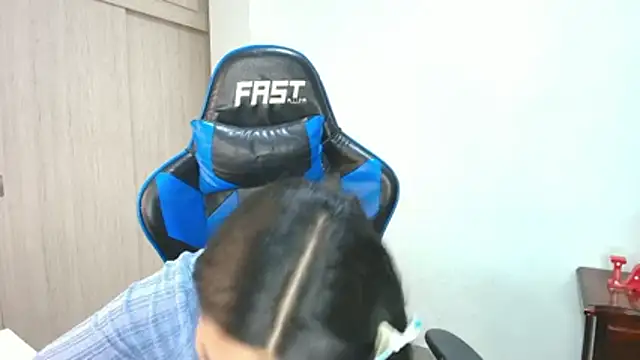 Snapshot of sophiax-x chatting on November 2025 06:40:02 PM sophiax-x online show from November 2025 06:40:02 PM