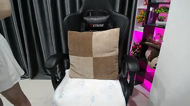 Yuki-yio online show from September 2025 01:15:01 AM