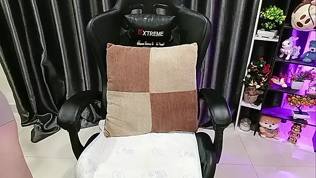 Yuki-yio online show from May 2026 01:00:02 AM