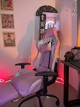 Snapshot of Emma_Wish chatting on November 2025 07:13:02 PM Emma Wish online show from November 2025 07:13:02 PM