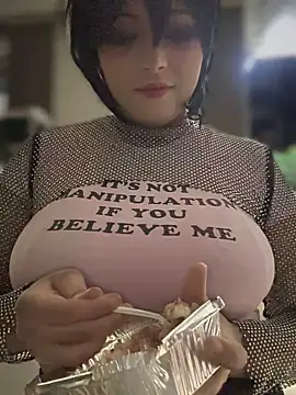 Snapshot of seraphine23 chatting on January 2025 02:35:01 AM seraphine23 online show from January 2025 02:35:01 AM