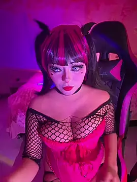 seraphine23 online show from June 2026 12:19:01 AM
