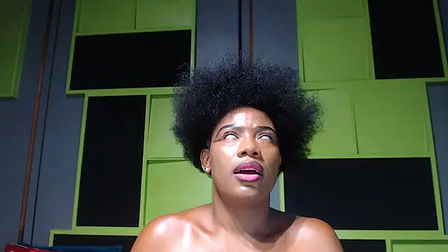 Snapshot of SexyAssDivaxxx chatting on February 2025 05:40:01 AM SexyAssDivaxxx online show from February 2025 05:40:01 AM