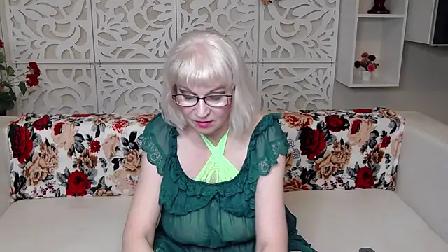 Snapshot of SquirtingMom chatting on April 2026 06:58:01 PM SquirtingMom online show from April 2026 06:58:01 PM