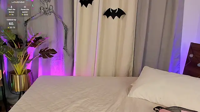 Amy art online show from October 2025 08:30:02 PM