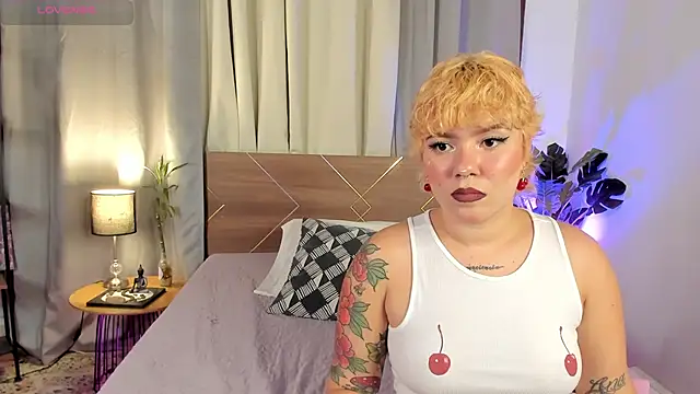 Snapshot of Amy_art chatting on January 2026 08:15:02 PM Amy art online show from January 2026 08:15:02 PM