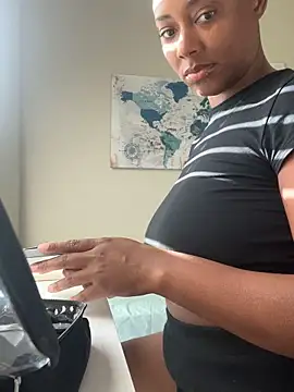 Snapshot of HoneyDripHer chatting on October 2025 01:34:01 PM HoneyDripHer online show from October 2025 01:34:01 PM