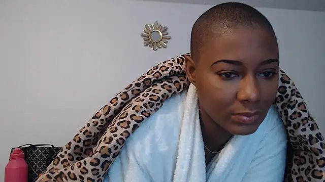 Snapshot of HoneyDripHer chatting on December 2024 10:43:02 AM HoneyDripHer online show from December 2024 10:43:02 AM